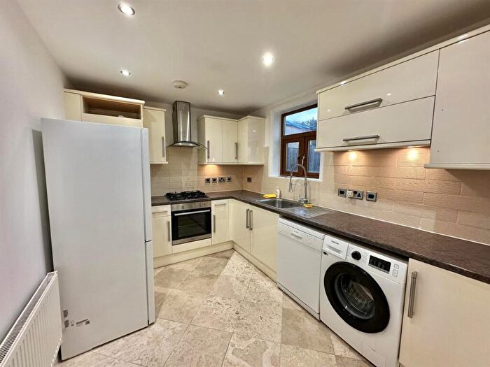 4 Bedroom Semi-Detached House To Rent In Buckrell Road, Chingford, E4