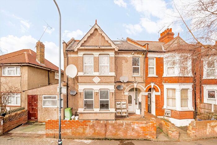 3 Bedroom Flat To Rent In Bertie Road, Willesden, NW10