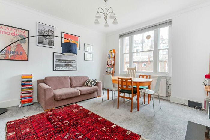 2 Bedroom Apartment To Rent In Pleasant Place, Islington, London, N1