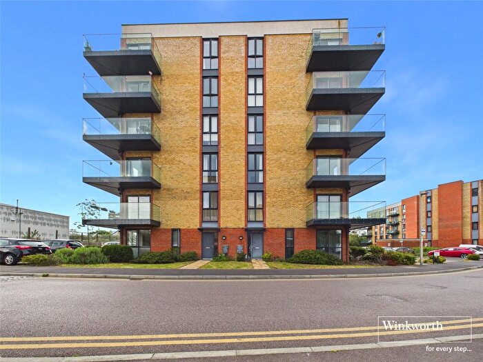 2 Bedroom Flat For Sale In Oscar Wilde Road, Reading, Berkshire, RG1