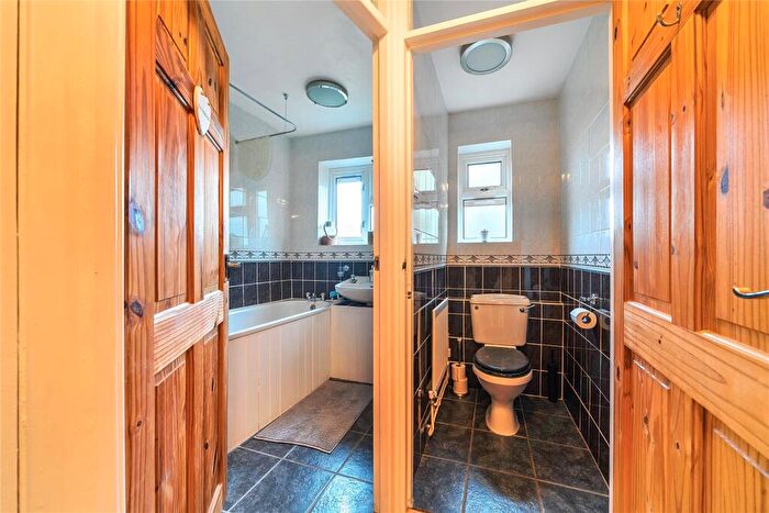 2 Bedroom Flat For Sale In Weston Road, Bromley, BR1