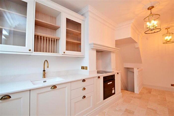 2 Bedroom Terraced House To Rent In Fulflood, SO22