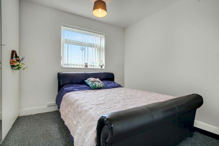 3 Bedroom End Of Terrace House For Sale In Long Lynderswood, Basildon, SS15