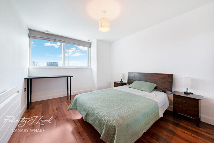 2 Bedroom Apartment To Rent In Blackwall Way, London, E14