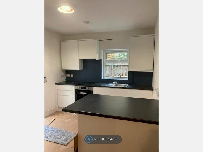 2 Bedroom Flat To Rent In Doggett Road, London, SE6