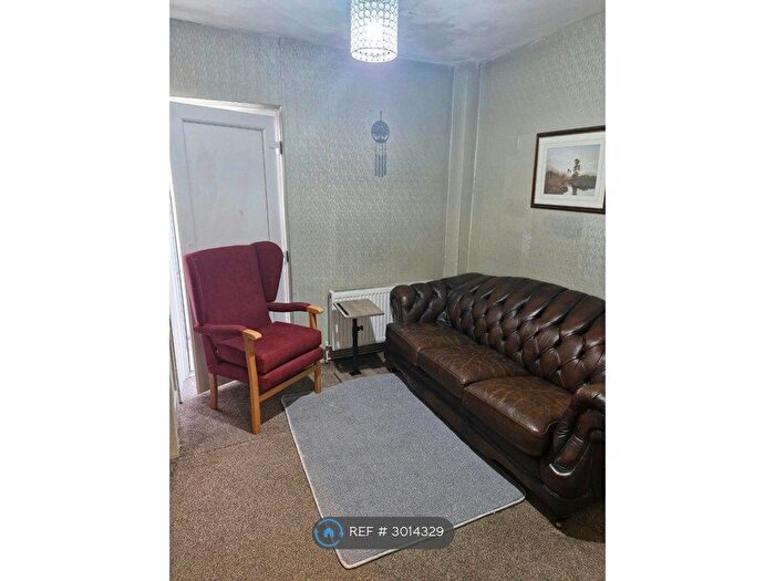 2 Bedroom Flat To Rent In Beavers Lane, Hounslow, TW4