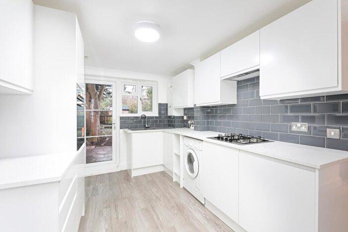 2 Bedroom Flat To Rent In Woodstock Road, Croydon, CR0