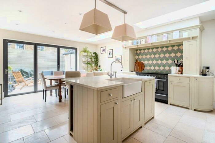 4 Bedroom House To Rent In Cathles Road London, SW12