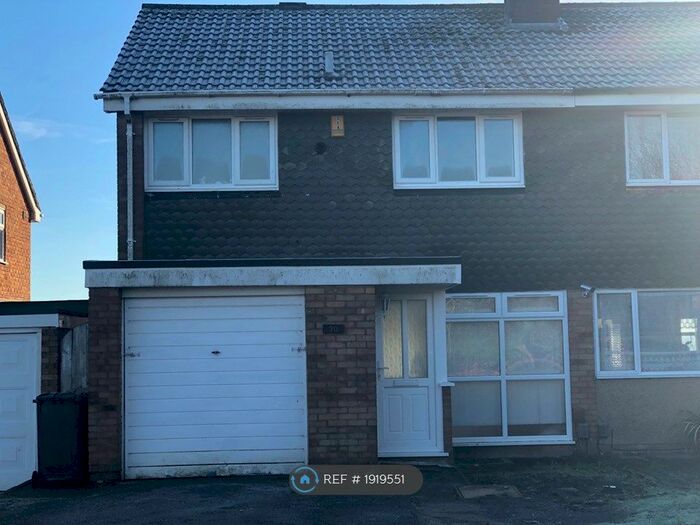 3 Bedroom Semi-Detached House To Rent In Gayland Avenue, Luton, LU2