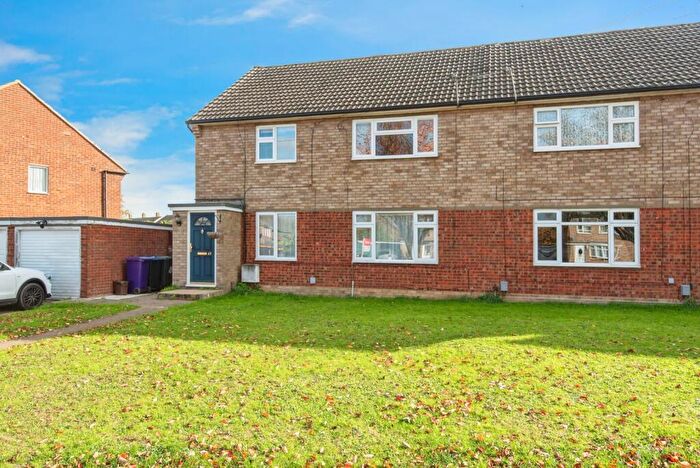 2 Bedroom Maisonette For Sale In Swinburne Avenue, Hitchin, Hertfordshire, SG5