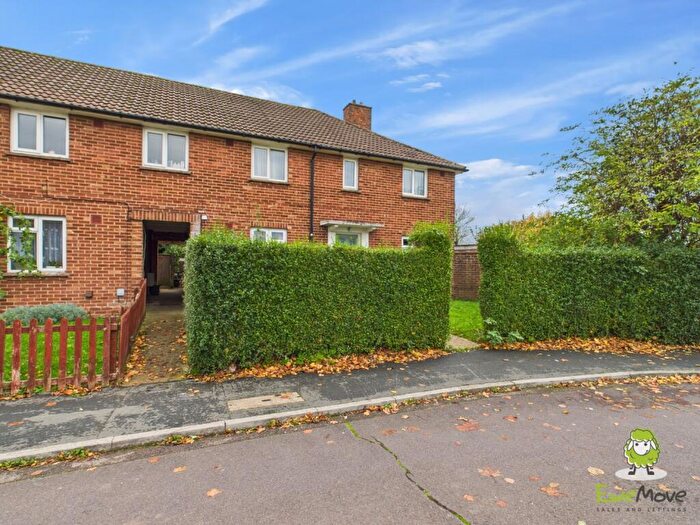 2 Bedroom Maisonette For Sale In St. Andrews Road, Basingstoke, Hampshire, RG22