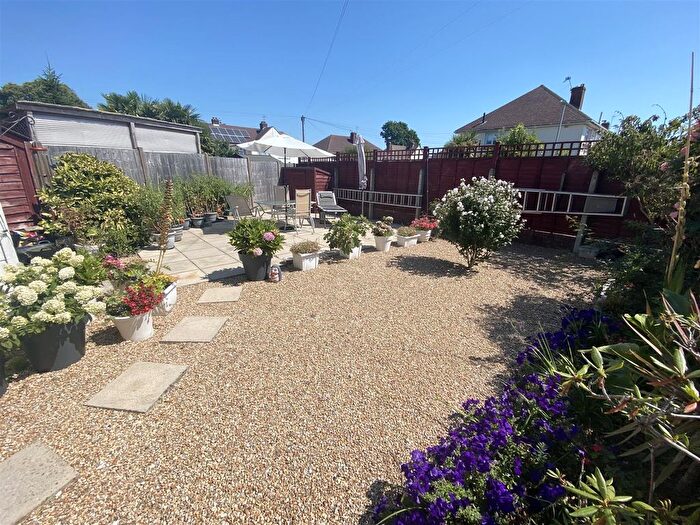 2 Bedroom Flat For Sale In Worrell Drive, Poole, BH12