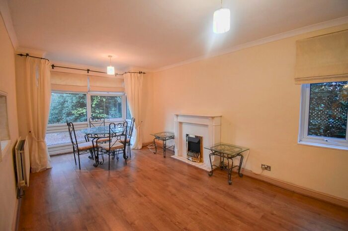 2 Bedroom Flat To Rent In Ratcliffe Court, Leicester, LE2