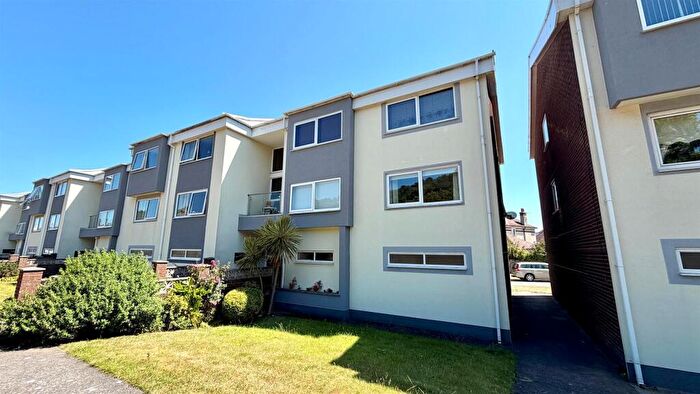 2 Bedroom Apartment For Sale In Gloddaeth Avenue, Llandudno, LL30