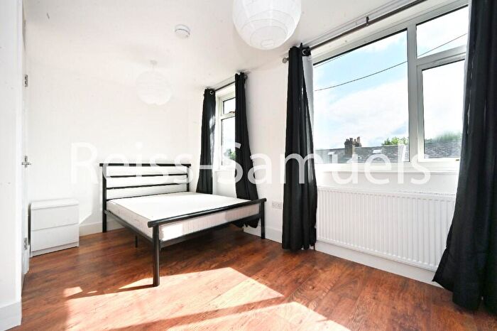 4 Bedroom Maisonette To Rent In Seyssel Street, Isle Of Dogs, London, E14
