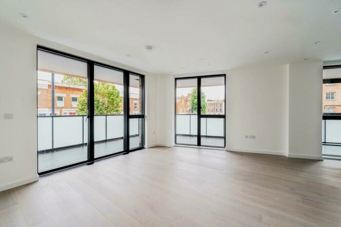 2 Bedroom Flat To Rent In Chippenham Gardens, Kilburn, London, NW6