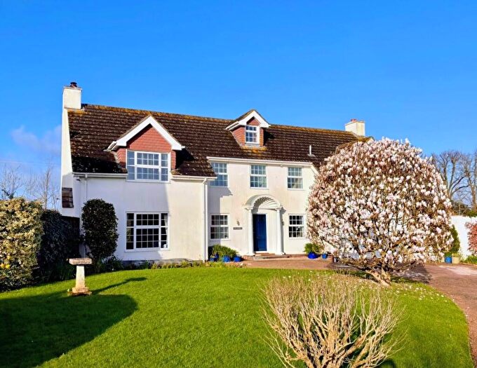 4 Bedroom Detached House For Sale In Lumley Close, Kenton, EX6