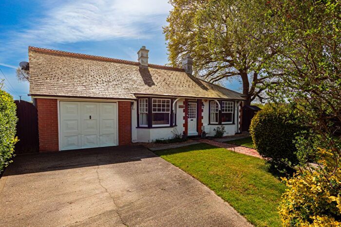 3 Bedroom Detached House For Sale In Avenue Road, Hayling Island, PO11