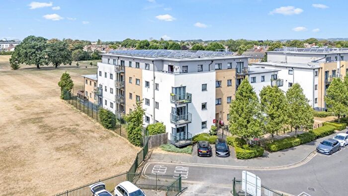 1 Bedroom Flat For Sale In Cottons Approach, Romford, RM7