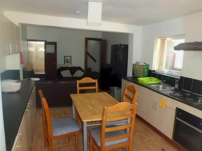 6 Bedroom House To Rent In Harrow Road, B29