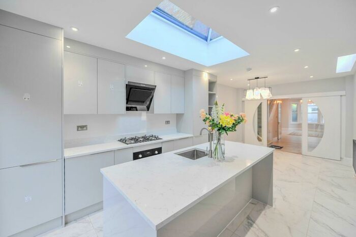 4 Bedroom Semi-Detached House To Rent In Elm Road, Kingston, KT2