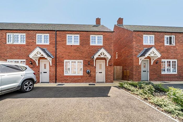 3 Bedroom End Of Terrace House To Rent In Banbury, Oxfordshire, OX16