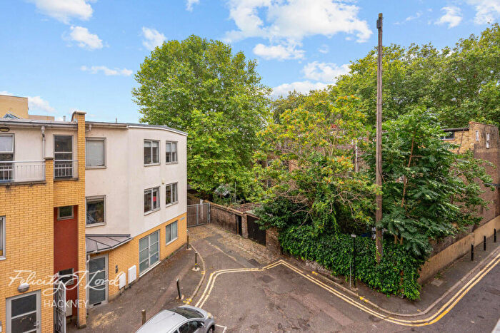 2 Bedroom Flat For Sale In Ramsgate Street, London, E8