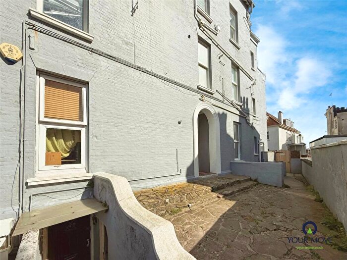 2 Bedroom Flat For Sale In Park Road, Bognor Regis, West Sussex, PO21
