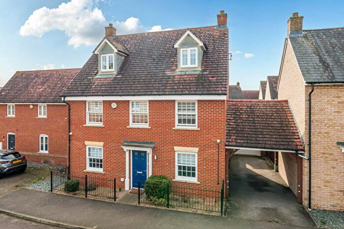 5 Bedroom Detached House For Sale In Comfrey Road, Stotfold, SG5