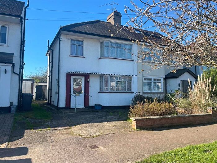 3 Bedroom Semi Detached House For Sale In Cambridge Drive, Potters Bar, EN6