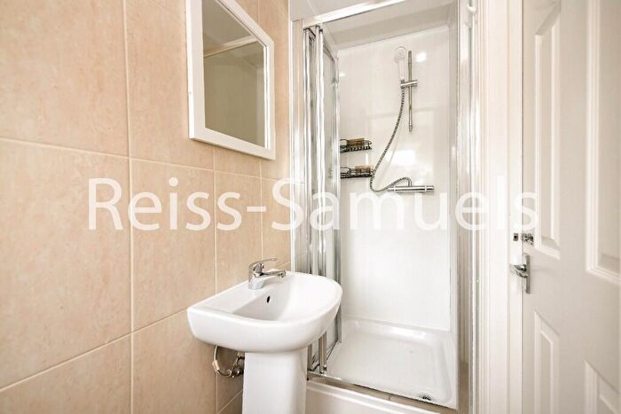 6 Bedroom Town House To Rent In Ambassador Square, London, E14