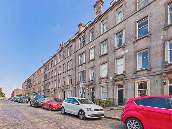 4 Bedroom Flat To Rent In East Claremont Street, Broughton, Edinburgh, EH7