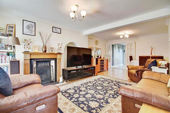 3 Bedroom End Of Terrace House For Sale In Howlands, Welwyn Garden City, AL7