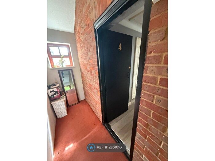 2 Bedroom Flat To Rent In Pinions Road, High Wycombe, HP13