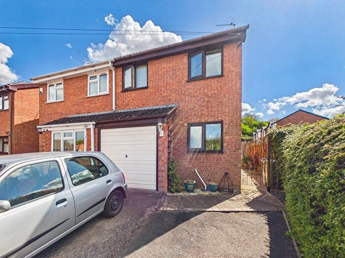 3 Bedroom Semi-Detached House For Sale In The Fairway, Worcester, Worcestershire, WR4