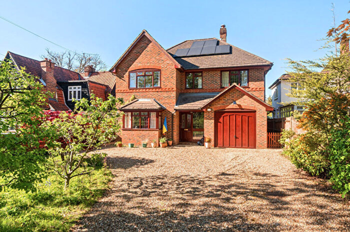 4 Bedroom Detached House For Sale In Sycamore Road, Farnborough, Hampshire, GU14