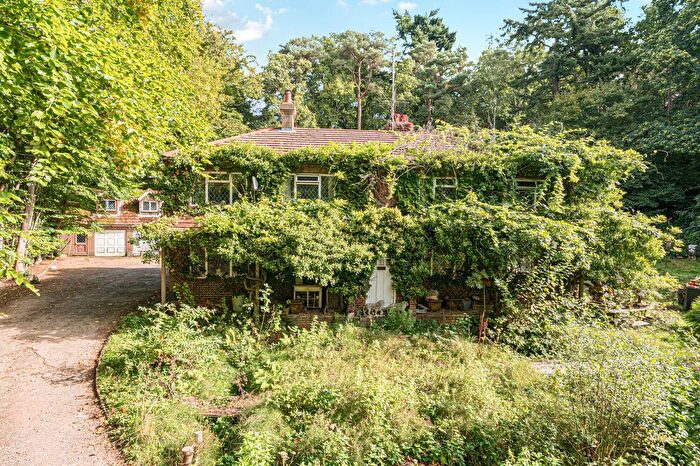 5 Bedroom Detached House For Sale In Tilford Road, Churt, Farnham, GU10