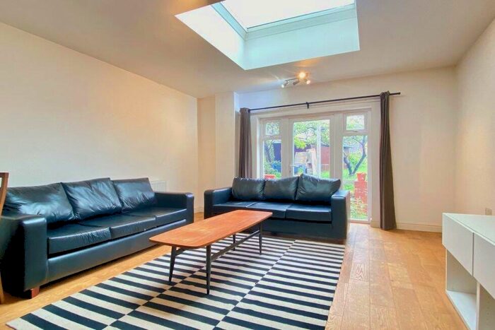 4 Bedroom Flat To Rent In Hillmarton Road, Hillmarton Conservation Area, N7