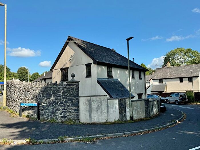 3 Bedroom Property For Sale In Croppins Close, Buckfastleigh, TQ11