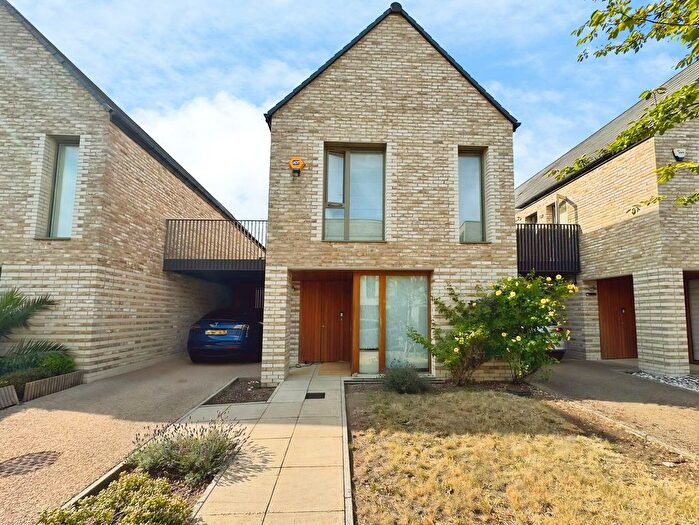 3 Bedroom Detached House To Rent In Camborne Road, Edgware, HA8