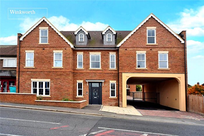 2 Bedroom Apartment For Sale In Malden Road, Cheam, Sutton, SM3