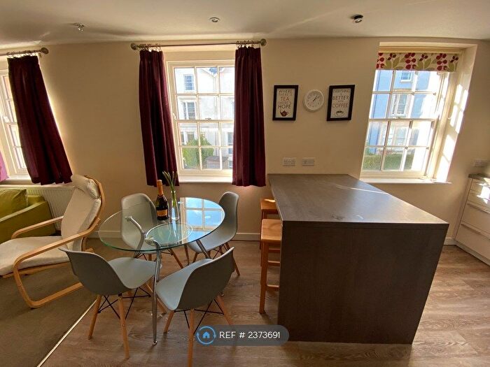 4 Bedroom Maisonette To Rent In Old Farmhouse, Bristol, BS6