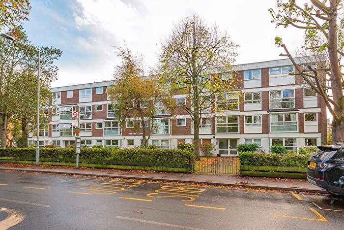1 Bedroom Flat To Rent In Falconry Court Fairfield South, Kingston Upon Thames, KT1