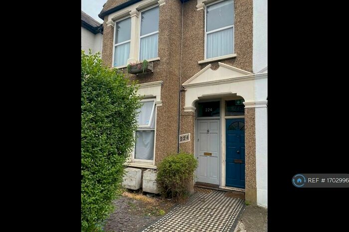 4 Bedroom Flat To Rent In Sangley Road, London, SE6