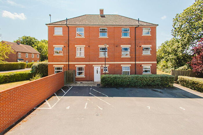 2 Bedroom Flat For Sale In Herschel Close, Swindon, SN25