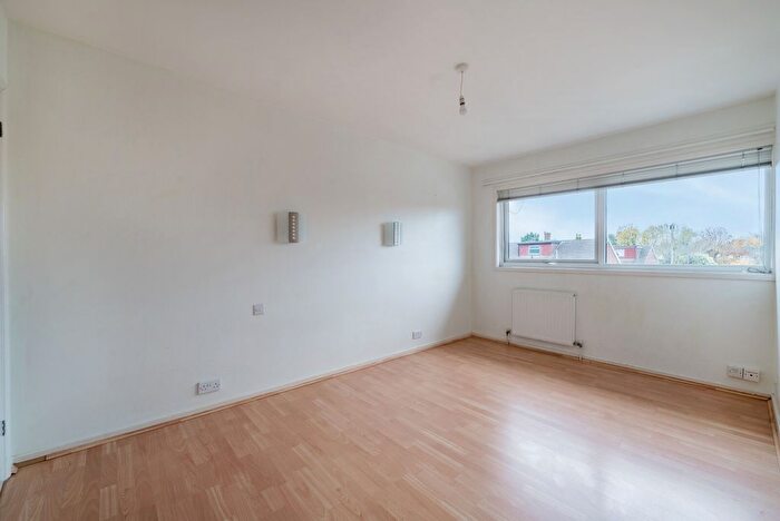 3 Bedroom Terraced House For Sale In Grove Road, Shepperton, TW17