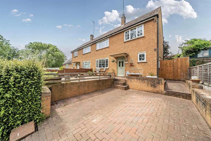 3 Bedroom Semi-Detached House For Sale In Oxhey Rise, Wigginton, Banbury, OX15