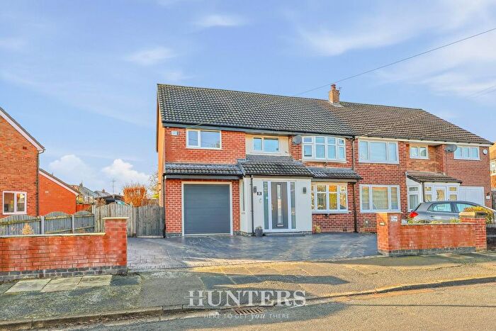 5 Bedroom Semi Detached House For Sale In Mossway, Alkrington, Middleton, M24