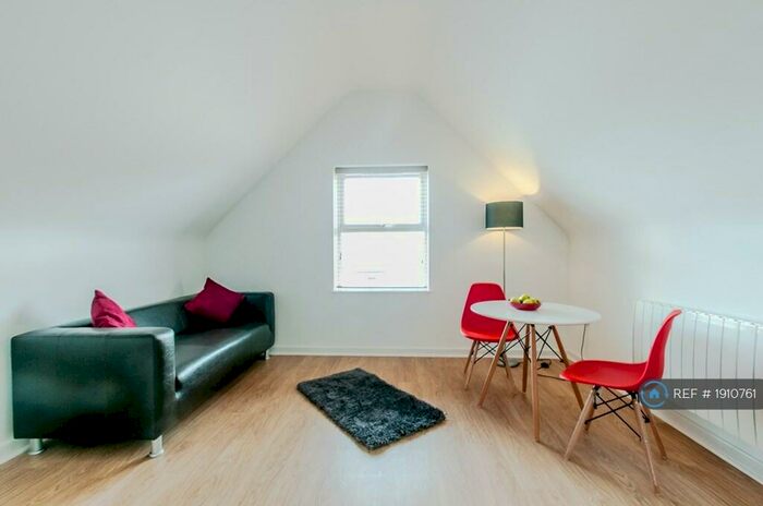 1 Bedroom Flat To Rent In Heathfield Avenue, Crewe, CW1