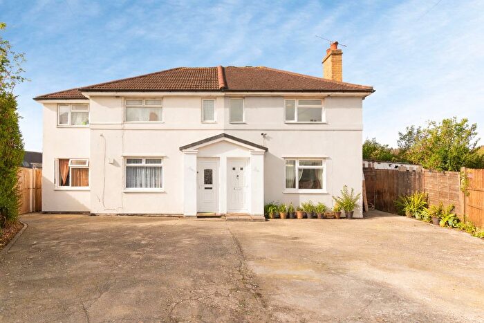 2 Bedroom Semi Detached House For Sale In Dukes Avenue, Hounslow, TW4